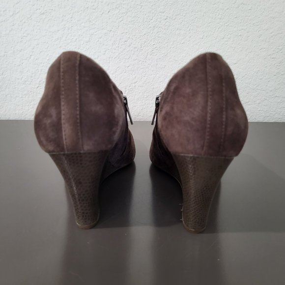 Clarks Artisan Brown Suede Wedge Ankle Booties SZ 9.5 - Picture 4 of 10
